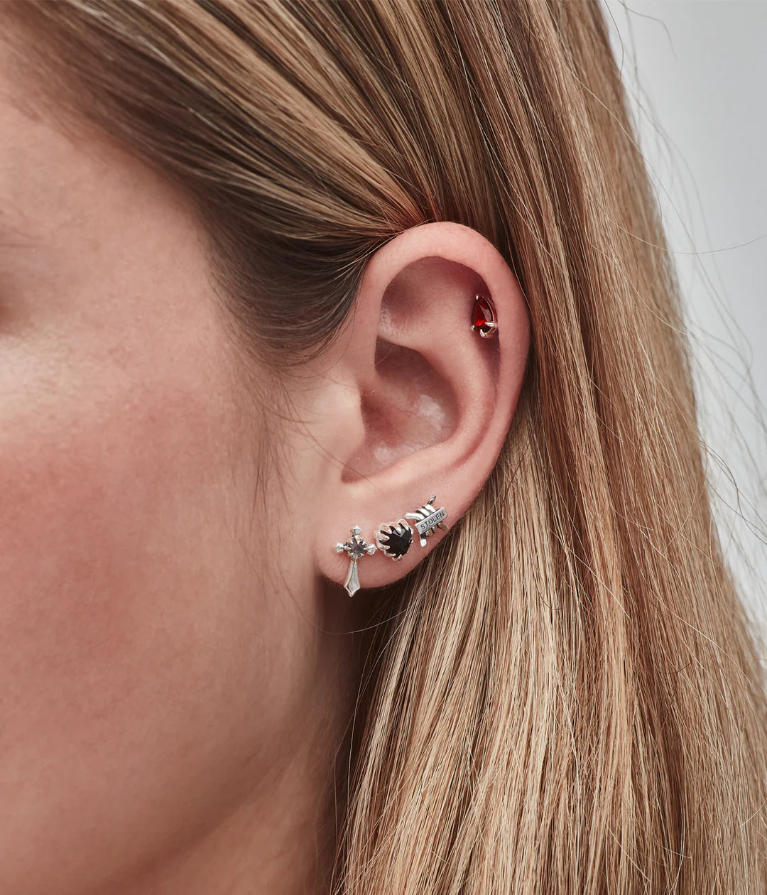 Stolen Barb Flat Back Earring (Single)